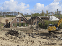 902213 Gezicht op het complex van boerderij Roodnoot (Oude Vleutenseweg 31-35) in de wijk Leidsche Rijn te Utrecht, dat ...